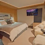 Twin Peak At Nevada Prime Apartment *